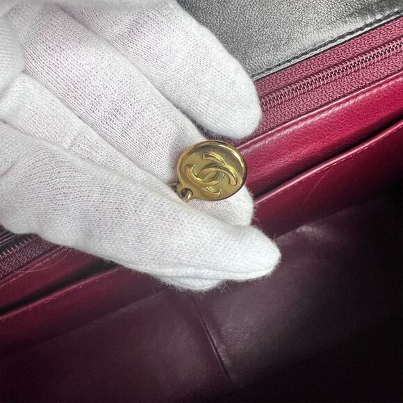 100% Authentic CHANEL Vintage Jumbo XL Single Flap Vertical Quilt Flap Bag - Picture 11 of 14